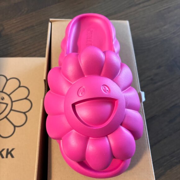 Takashi Murakami Ohana Full-Bloom Raspberry Rose | Mens 11 100% Authentic Rooted in the spirit of Takashi Murakami main image 4